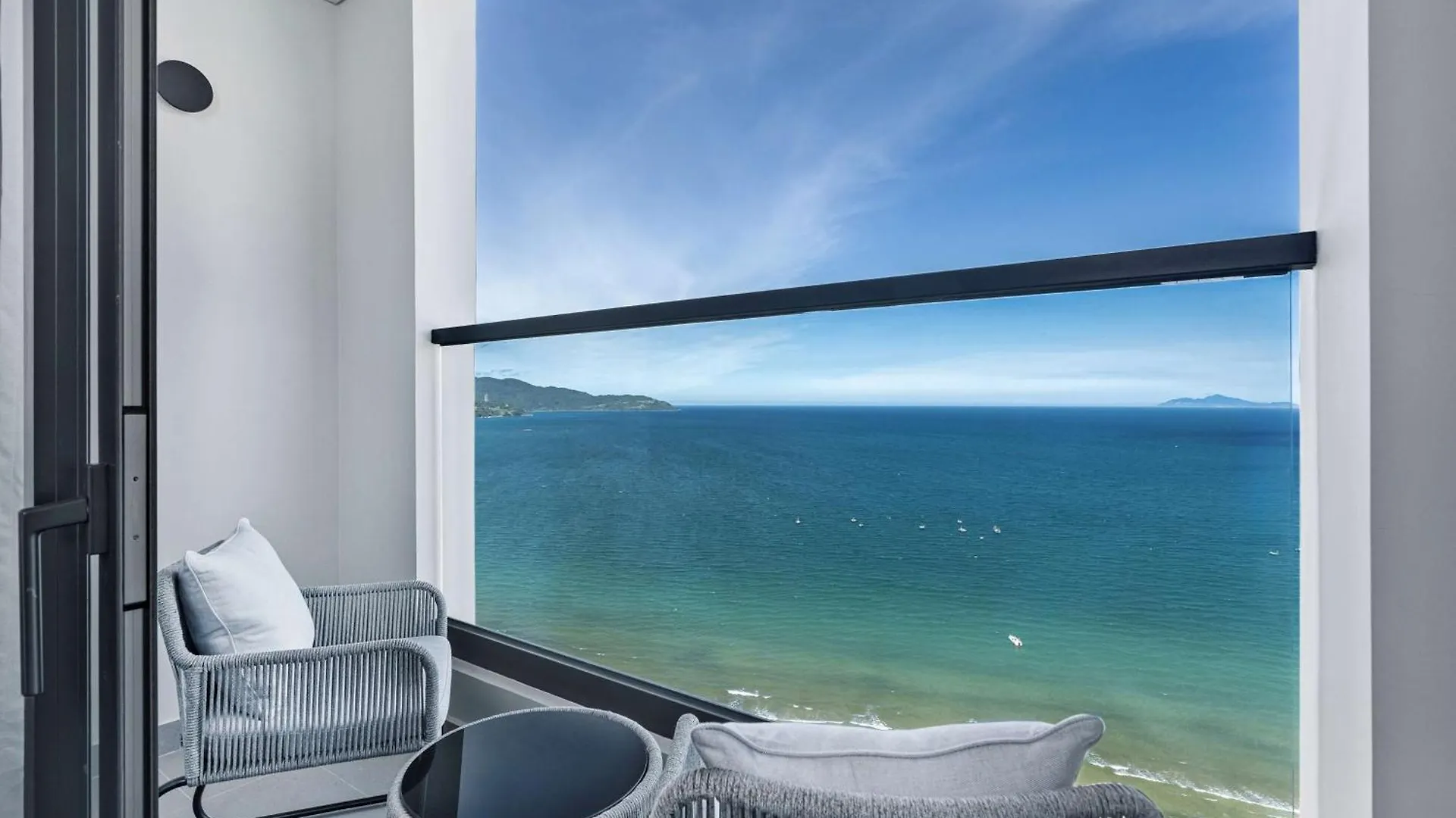 Отель Radisson Red Danang Вьетнам