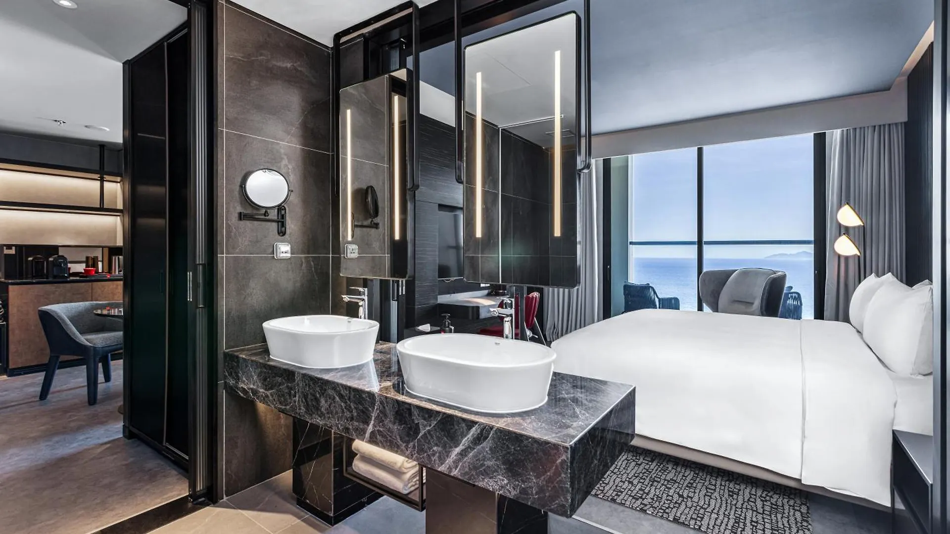 Radisson Red Danang Hotel 5*, Da Nang Vietnam