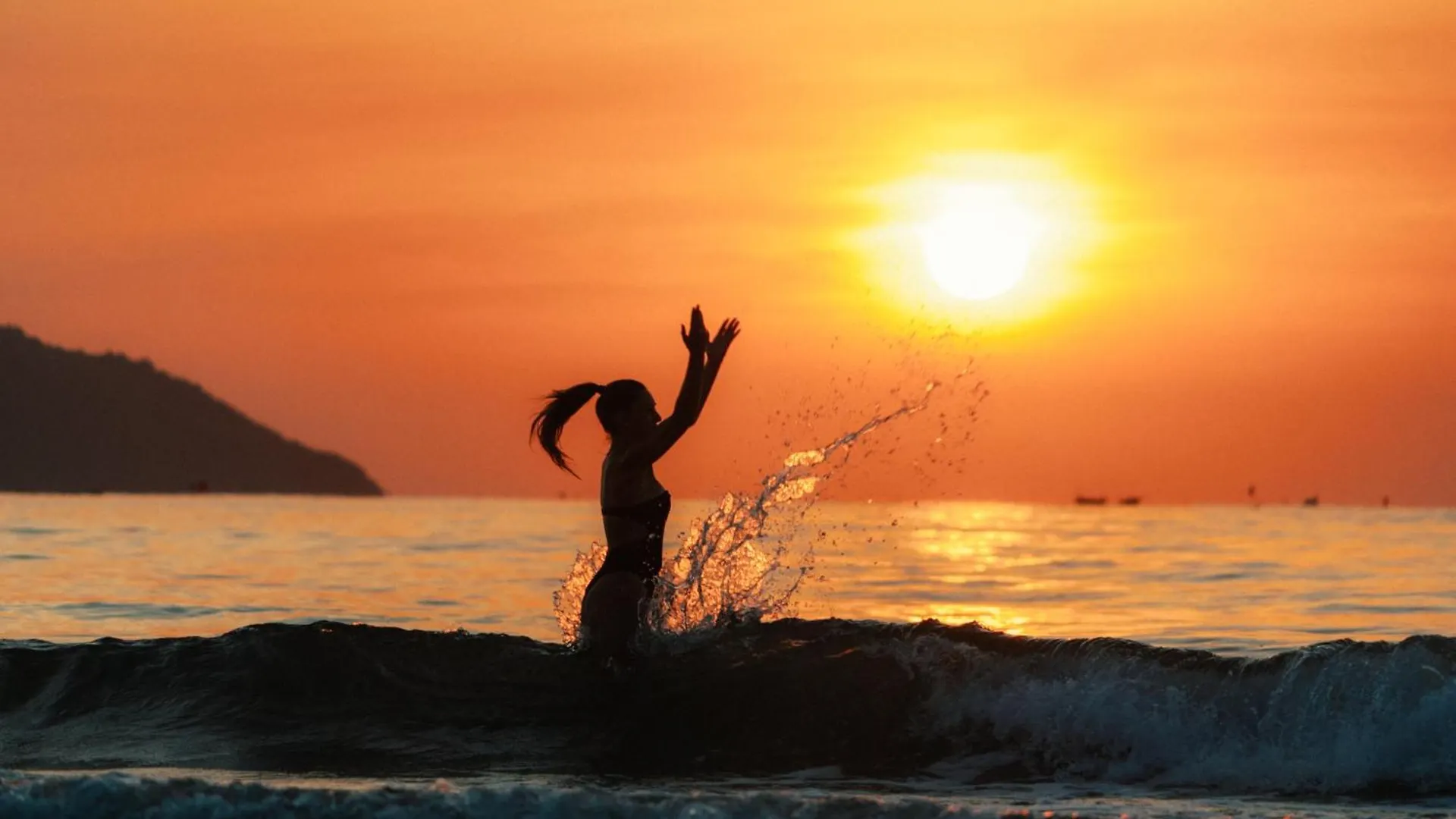 Отель Radisson Red Danang Дананг